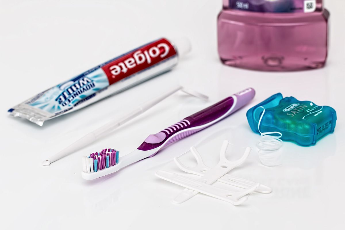 Comment bien se laver les dents lorsqu’on porte un appareil dentaire